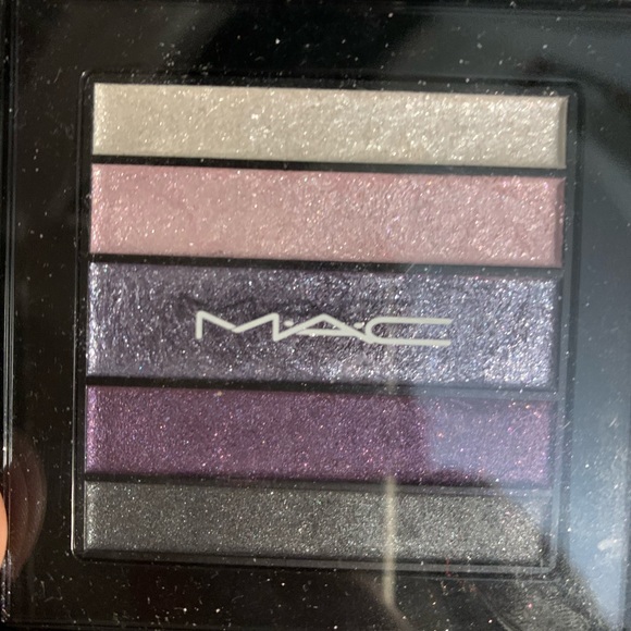 MAC Eyeshadow palette Plumluxe